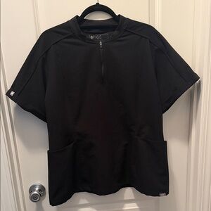 Figs Black Quarter-Zip scrub top size XL